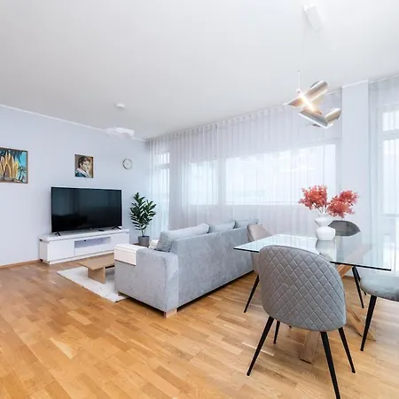 Quiet 2br Steps From Old Town, Parking Garage * Tallinn