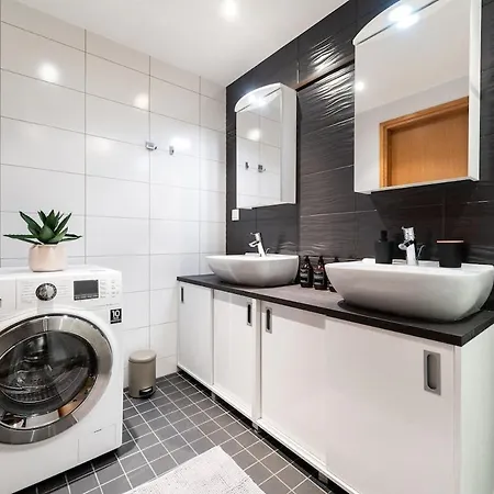 Quiet 2br Steps From Old Town, Parking Garage Apartment Tallinn