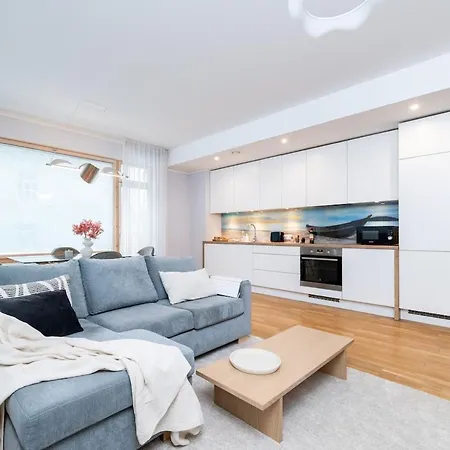 Quiet 2br Steps From Old Town, Parking Garage Appartement *