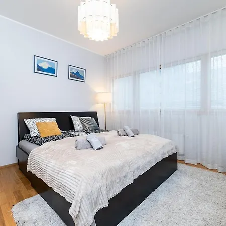 Quiet 2br Steps From Old Town, Parking Garage Apartmán Tallinn