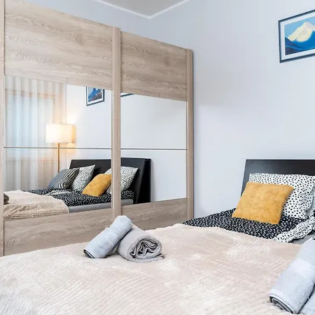 Quiet 2br Steps From Old Town, Parking Garage Apartment Tallinn
