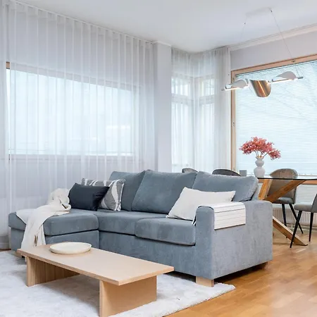 Quiet 2br Steps From Old Town, Parking Garage Apartment *