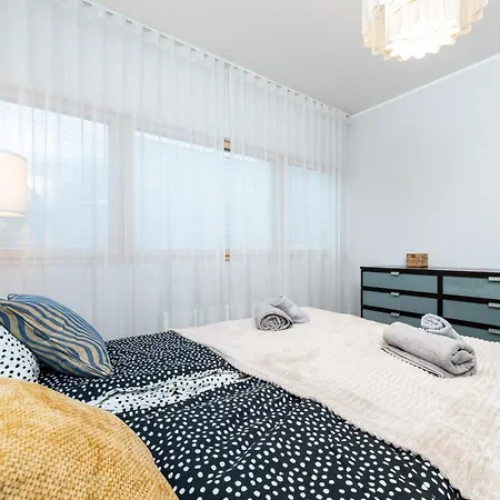 Apartment Quiet 2br Steps From Old Town, Parking Garage *
