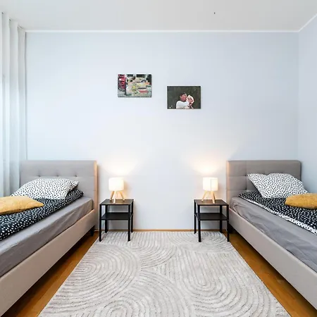 Apartment Quiet 2br Steps From Old Town, Parking Garage *