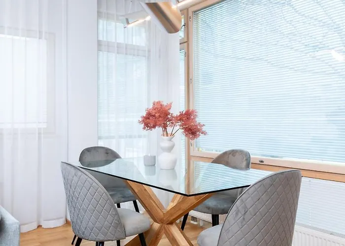 Quiet 2br Steps From Old Town, Parking Garage Apartment Tallinn