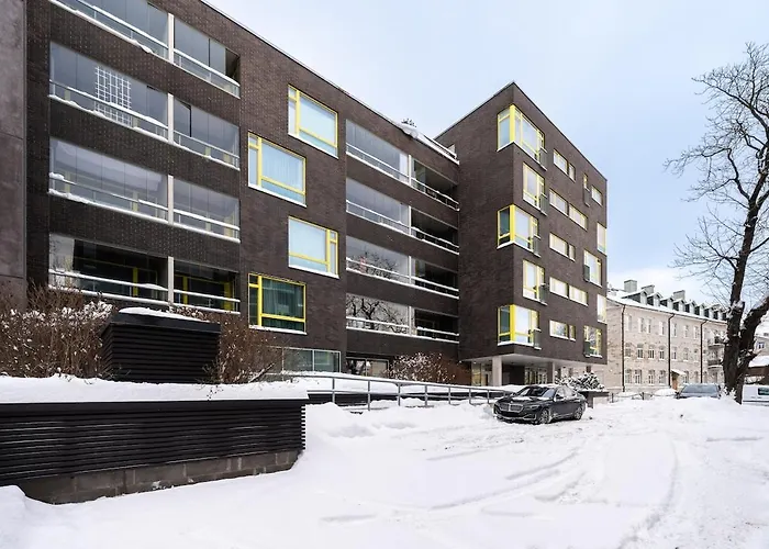 Quiet 2br Steps From Old Town, Parking Garage 아파트