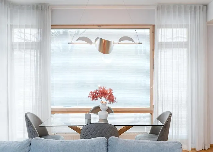 Quiet 2br Steps From Old Town, Parking Garage *