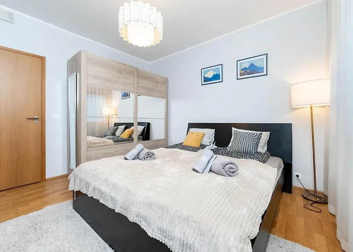 Quiet 2br Steps From Old Town, Parking Garage * 탈린