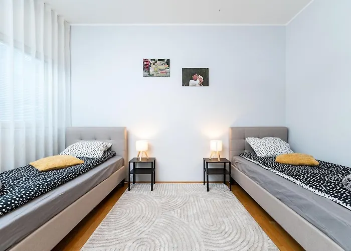 Quiet 2br Steps From Old Town, Parking Garage 탈린