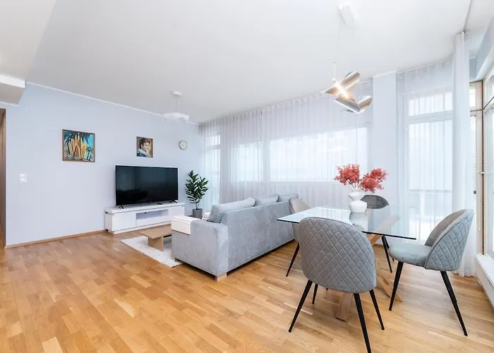 Quiet 2br Steps From Old Town, Parking Garage * 탈린