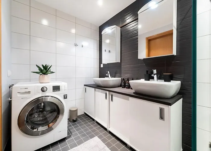 Quiet 2br Steps From Old Town, Parking Garage Apartment Tallinn