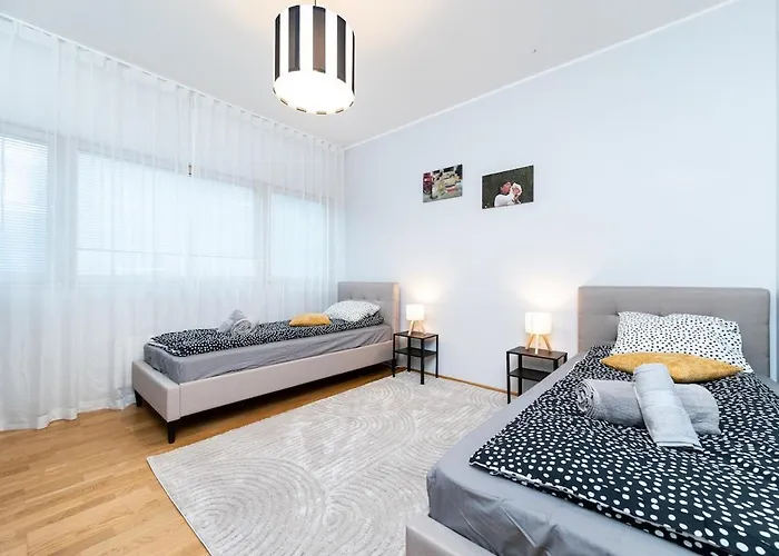 Quiet 2br Steps From Old Town, Parking Garage 탈린