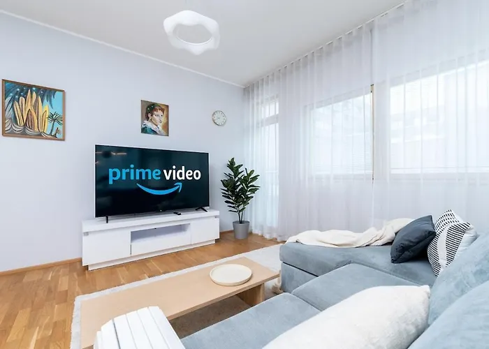 Quiet 2br Steps From Old Town, Parking Garage *