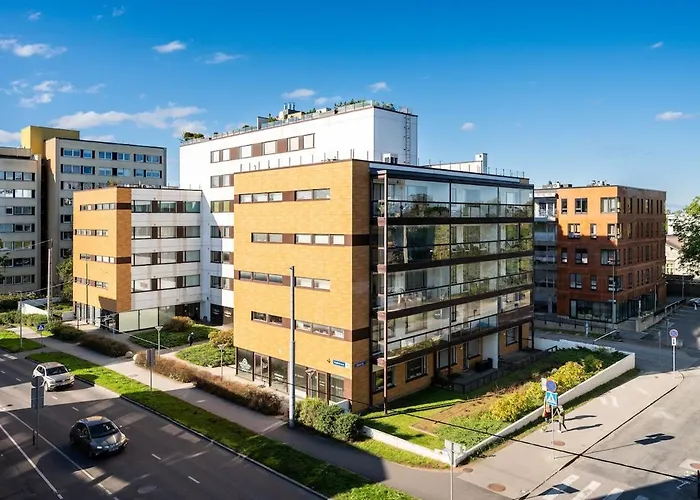 Apartment Quiet 2br Steps From Old Town, Parking Garage *