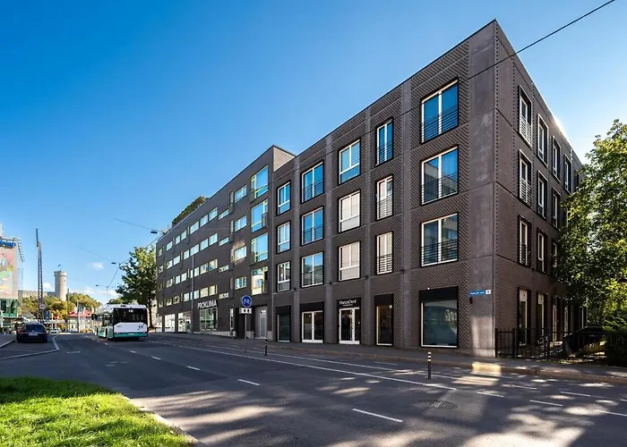 Apartment Quiet 2br Steps From Old Town, Parking Garage *