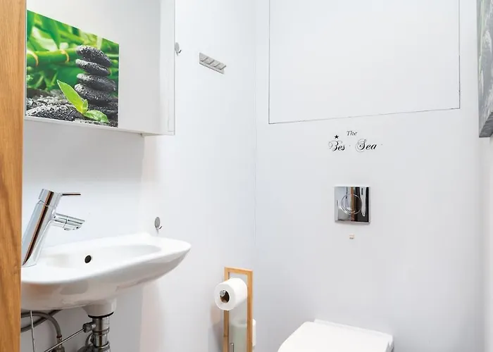 Apartment Quiet 2br Steps From Old Town, Parking Garage Tallinn