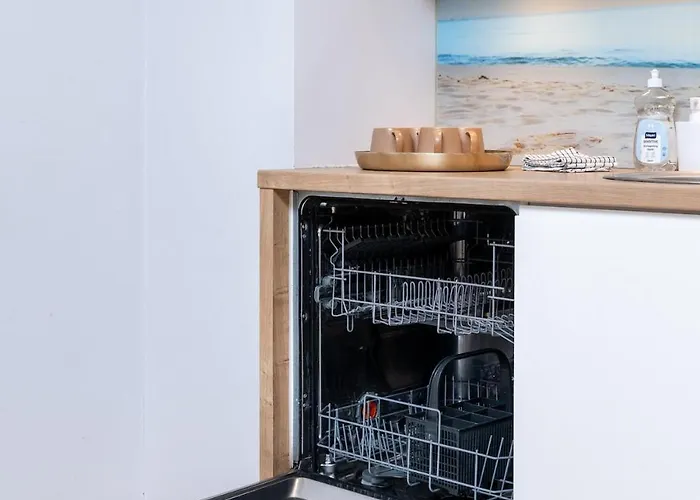 Quiet 2br Steps From Old Town, Parking Garage *