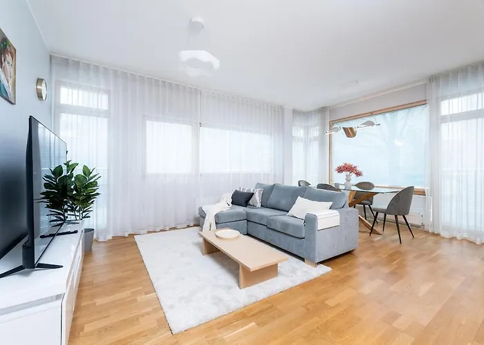 Quiet 2br Steps From Old Town, Parking Garage Apartment Tallinn