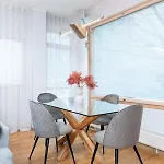 Quiet 2br Steps From Old Town, Parking Garage דירה טאלין