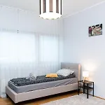 דירה Quiet 2br Steps From Old Town, Parking Garage טאלין