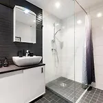 דירה Quiet 2br Steps From Old Town, Parking Garage