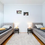 Quiet 2br Steps From Old Town, Parking Garage טאלין